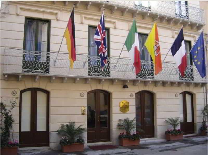 Hotel Residence Le Chiavi Di San Francesco Trapani Kültér fotó