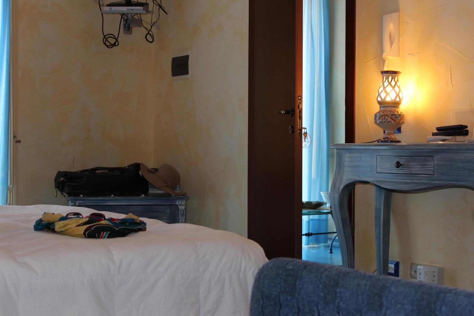 Hotel Residence Le Chiavi Di San Francesco Trapani Szoba fotó